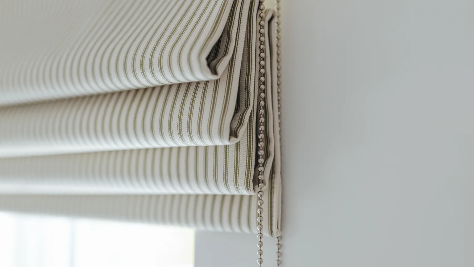 Римские шторы в полоску