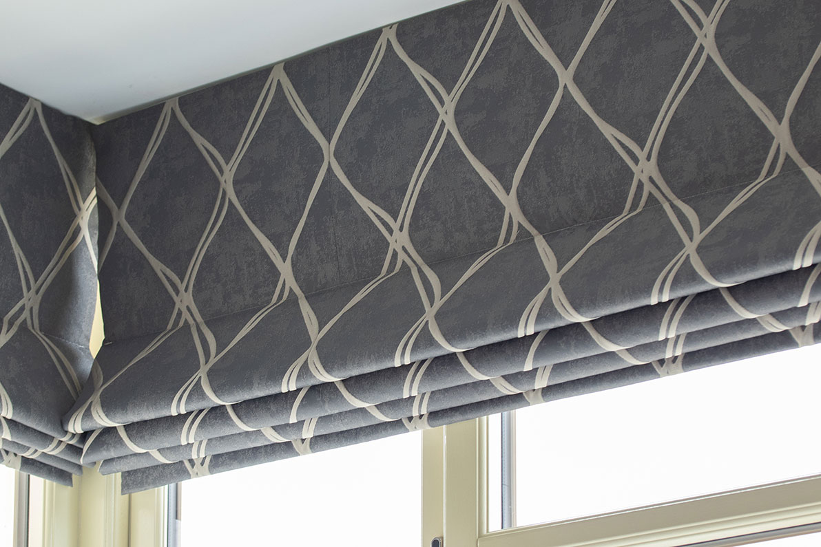Римские шторы с рисунком ромбиком